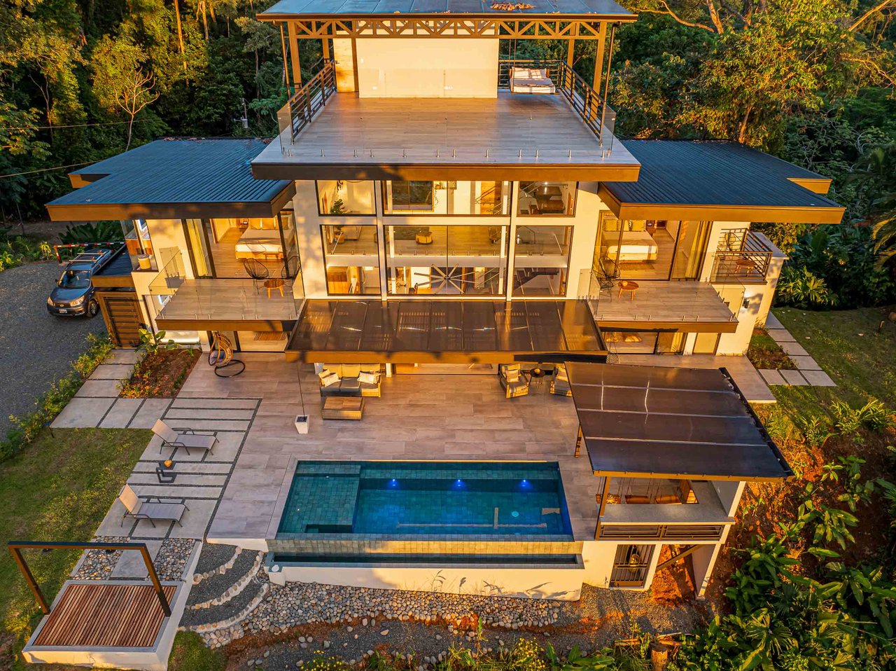 Exclusive Luxury Villa with Infinity Pool