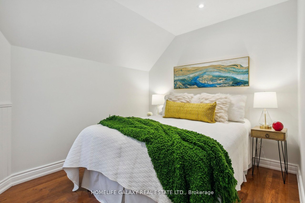 16 Jerome St