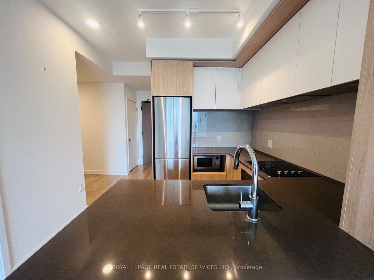 225 Sumach St 1607