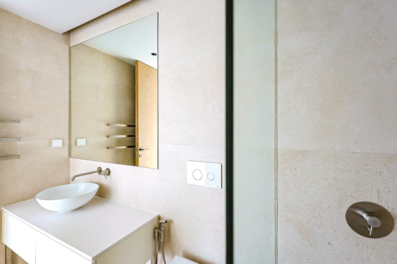 Stylish 2-Bedroom Apartment in the Heart of Lisbon with Exceptional Amenities