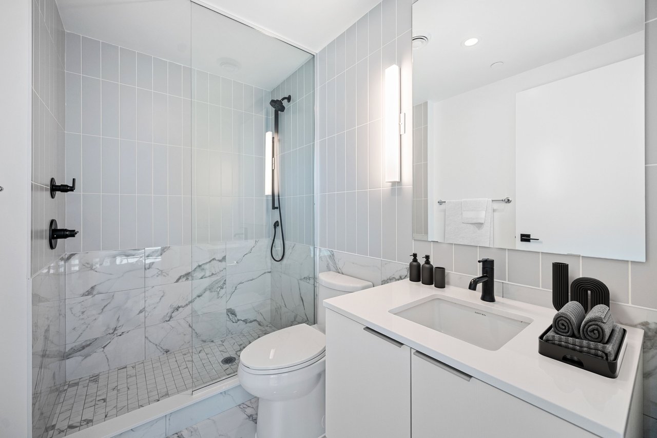 327 King Street W Unit: 4305