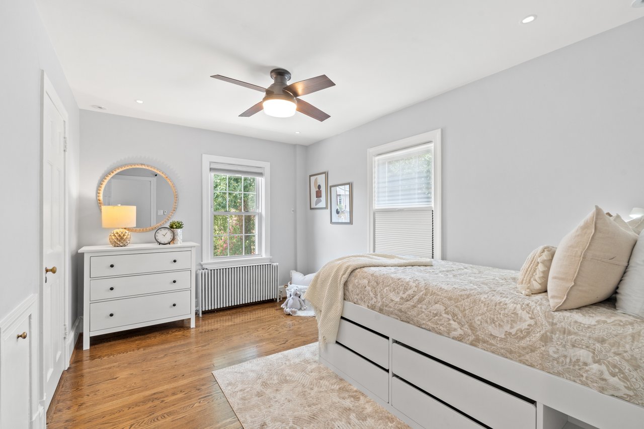 21 W Oak Street