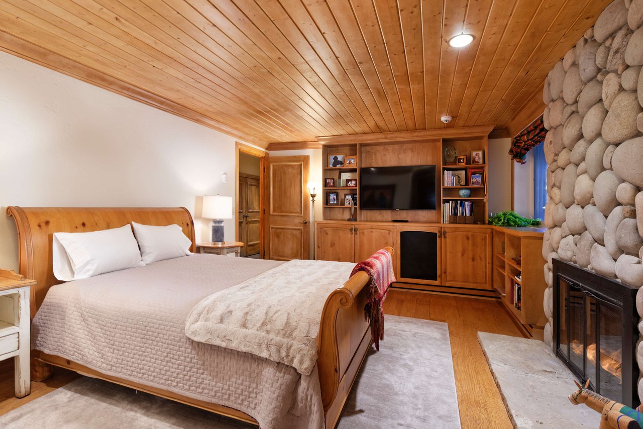 Peaceful One-Bedroom Guest House in Aspen!