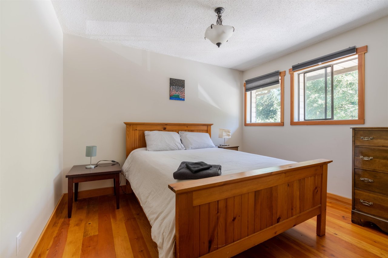 1124 Plateau Cres