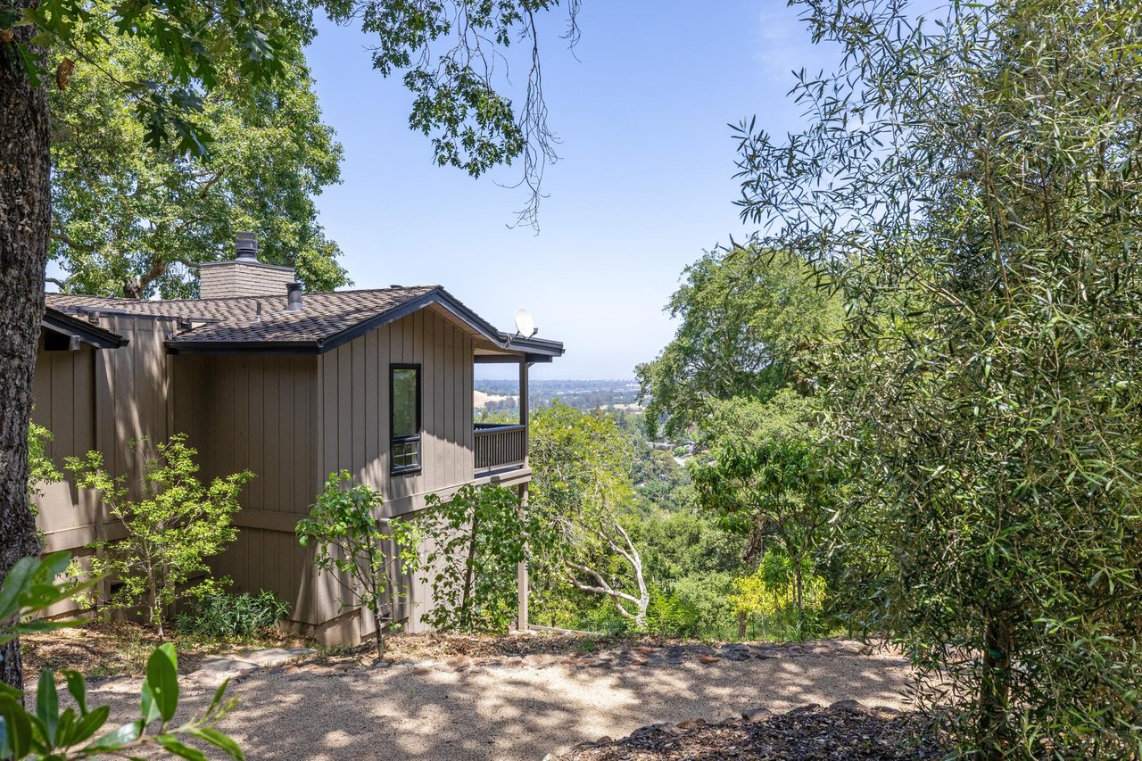 138 Bolivar LN