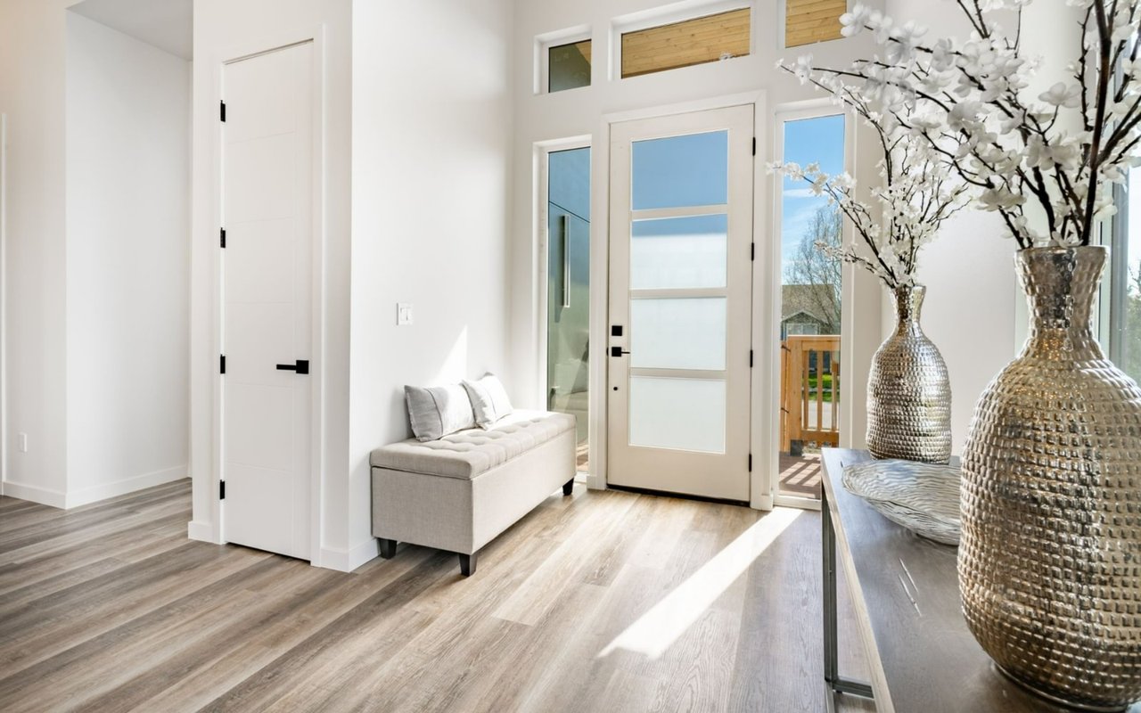 US Foreclosure Filings Rise 14% in 2025 as FHA Borrowers Face Greater Risk