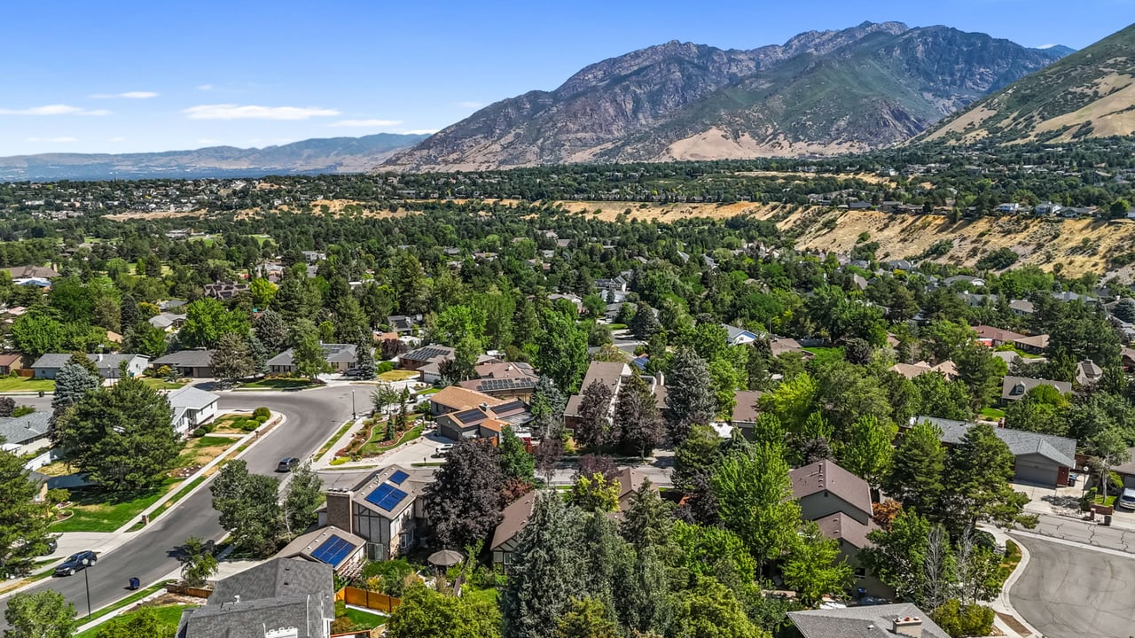 8916 S Cobble Crest Ln