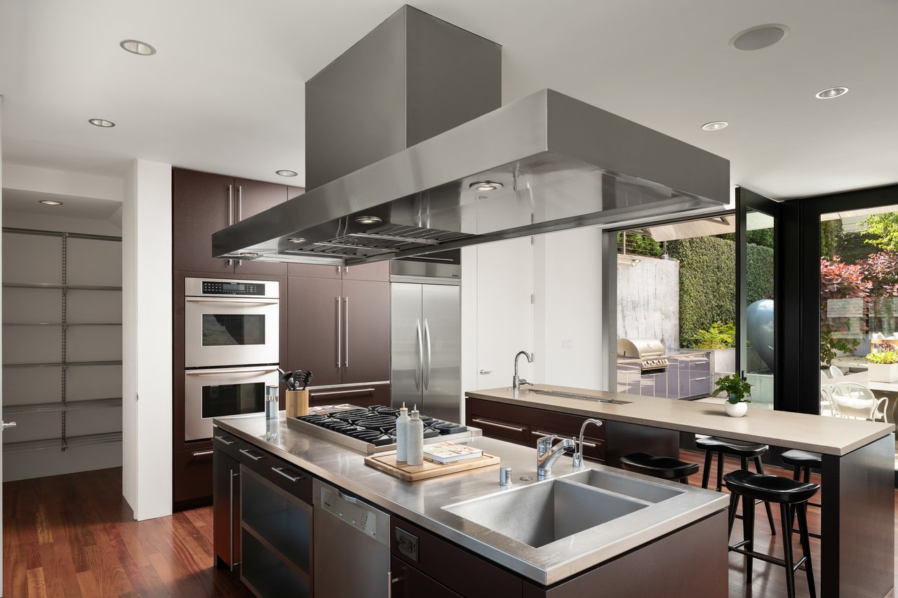 An Urban Compound for Life in Motion