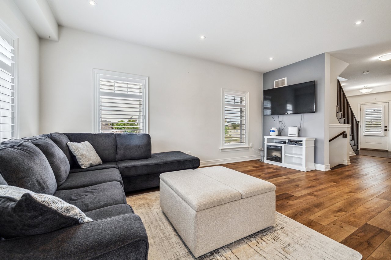 Beautifully updated END-UNIT townhome
