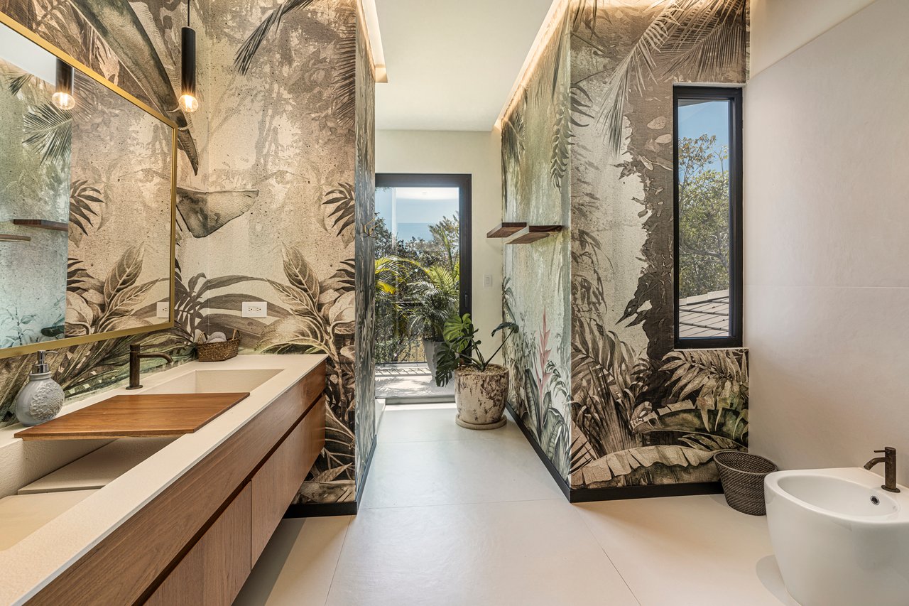 Villa Solana: Modern Luxury Steps from Playa Mansita in Hacienda Pinilla