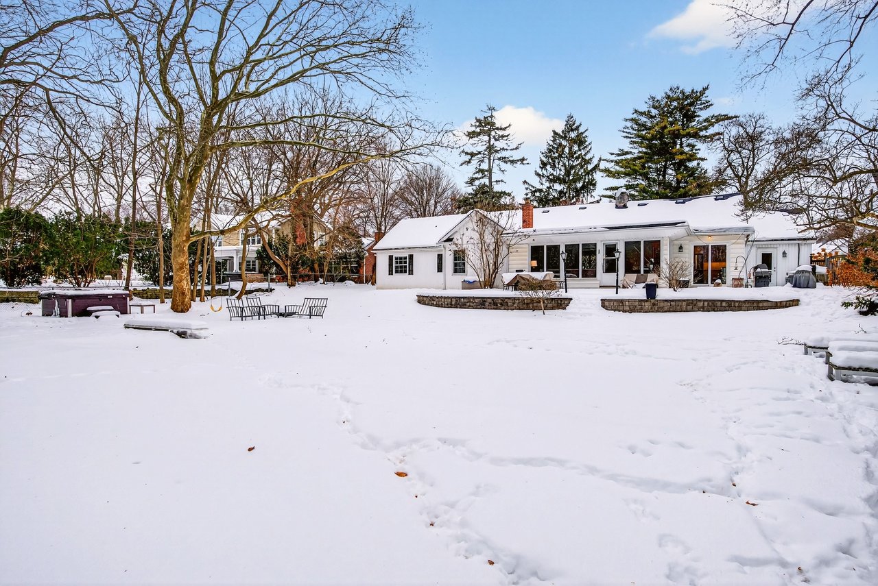 Aldershot Ranch-Style Oasis
