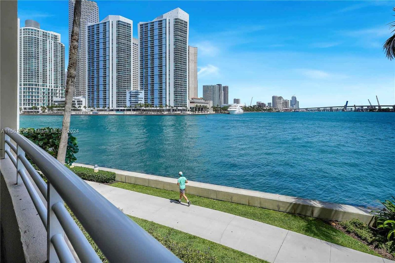 848 Brickell Key Dr Unit 204