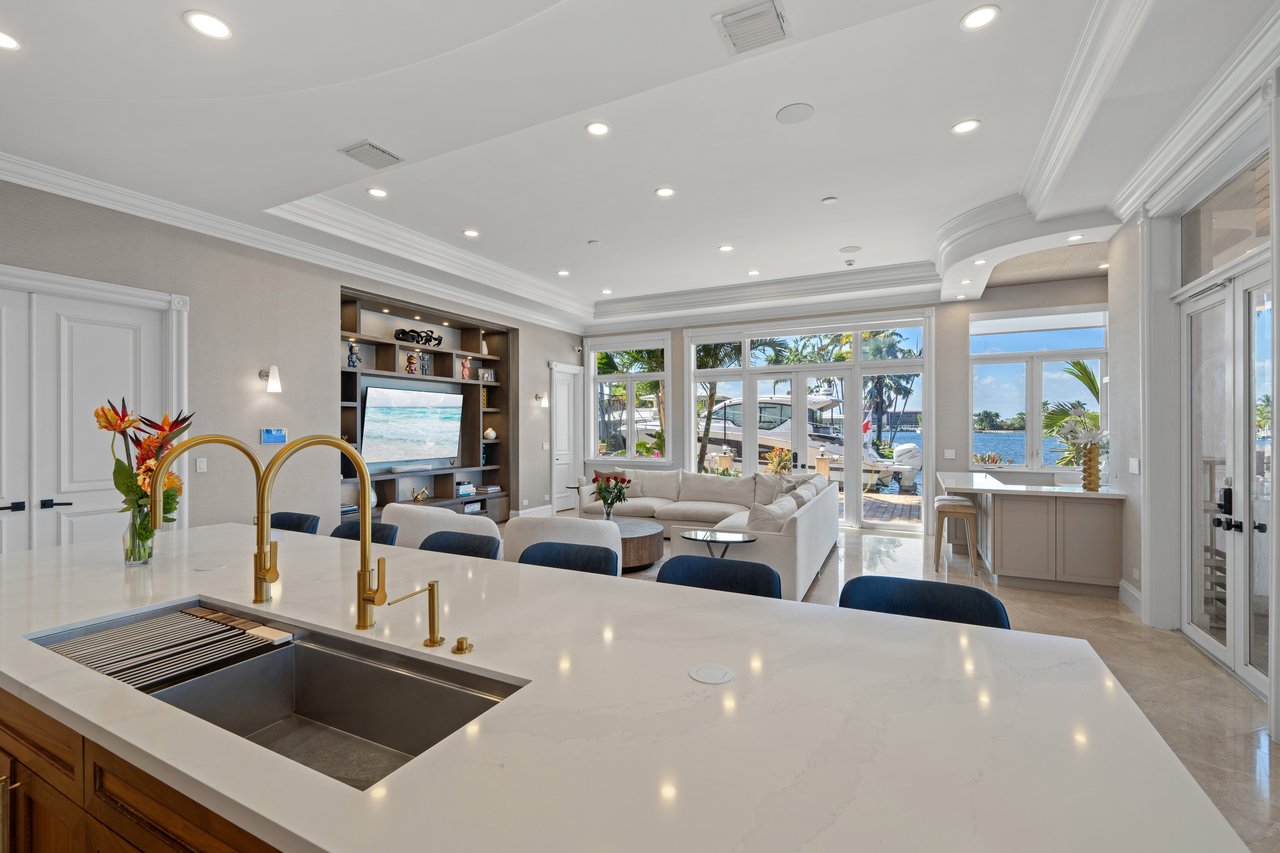 2593 SE 8th St, Pompano Beach, FL 33062