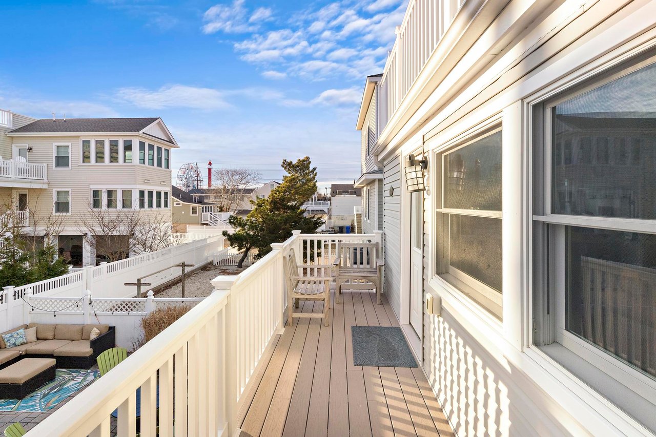 216 Taylor Ave, 2nd Floor Unit