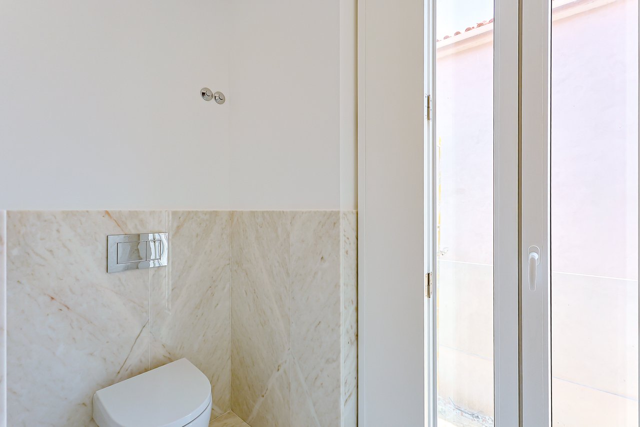 3-BDR Duplex with Sea View, Balcony & Private Lift in Monte Estoril