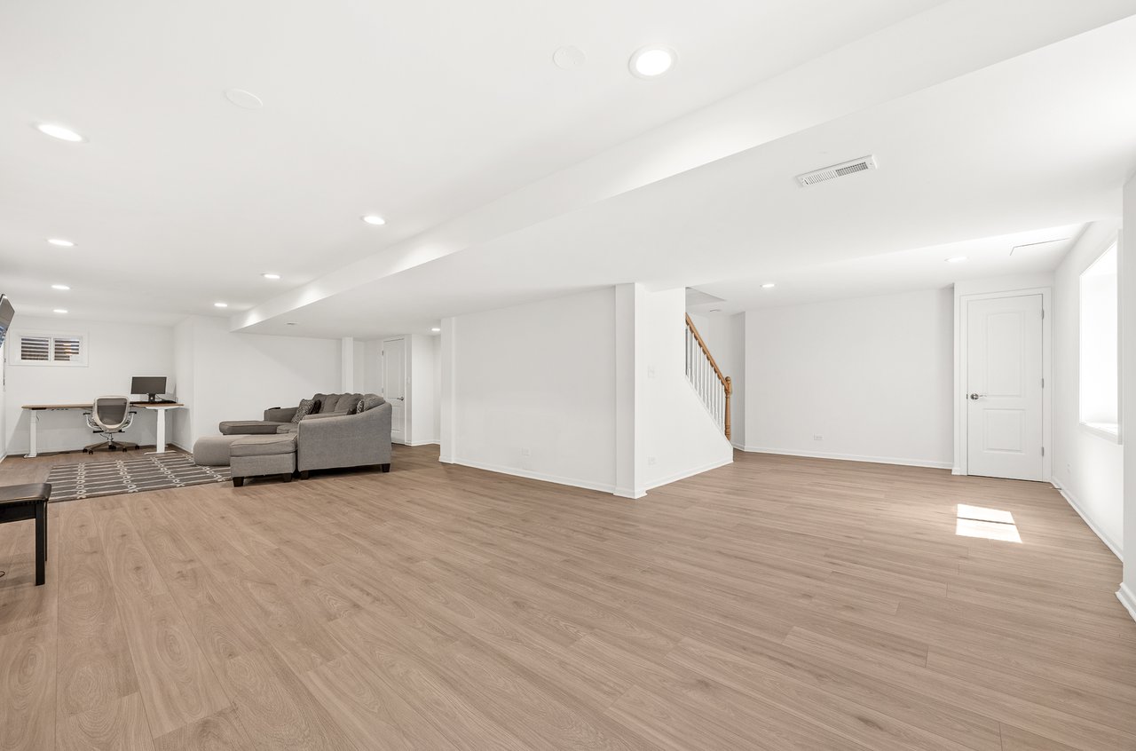 8724 Coventry Dr, Woodridge