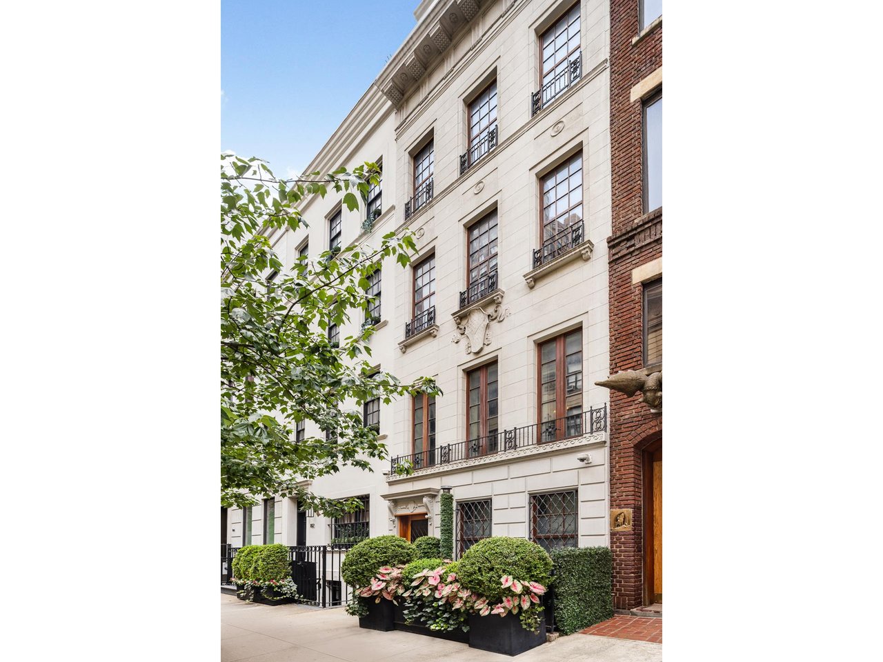 180 E 75TH St - In Contract