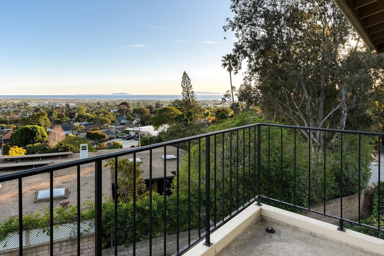 3940 FOOTHILL Road