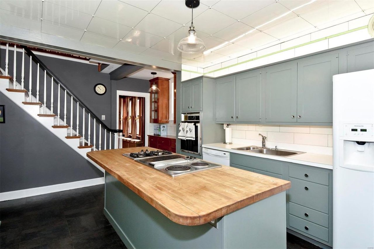 3956 Federer St.