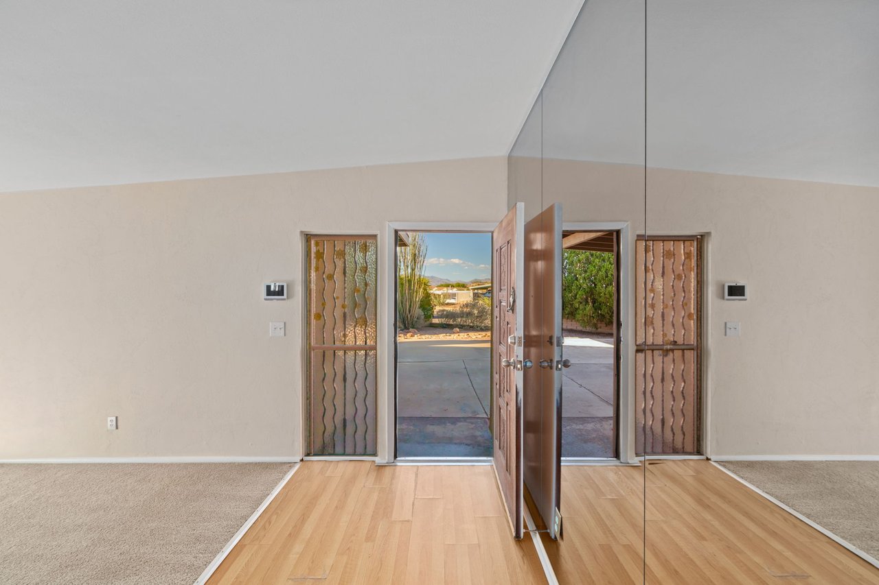2540 S Marianne