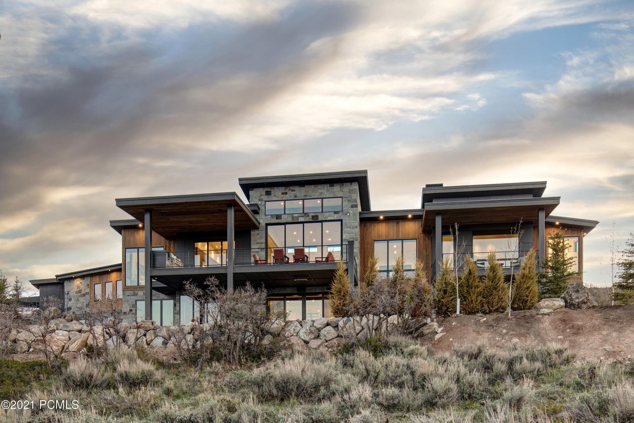 630 W Peace Tree Trl