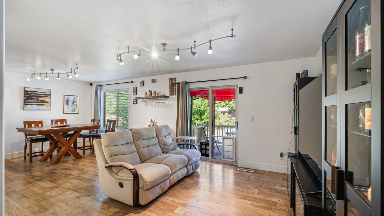 4475 S Lochnivar