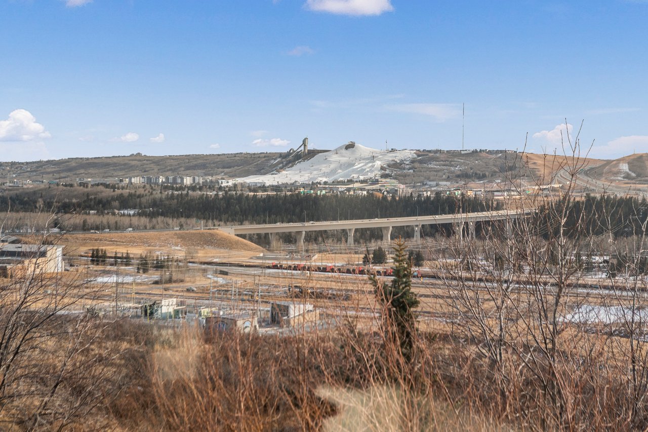 98 Tuscany Ravine Close NW