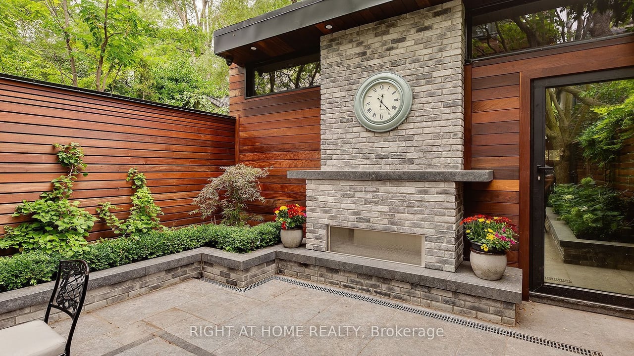 YORKVILLE FORESTY LUXURY