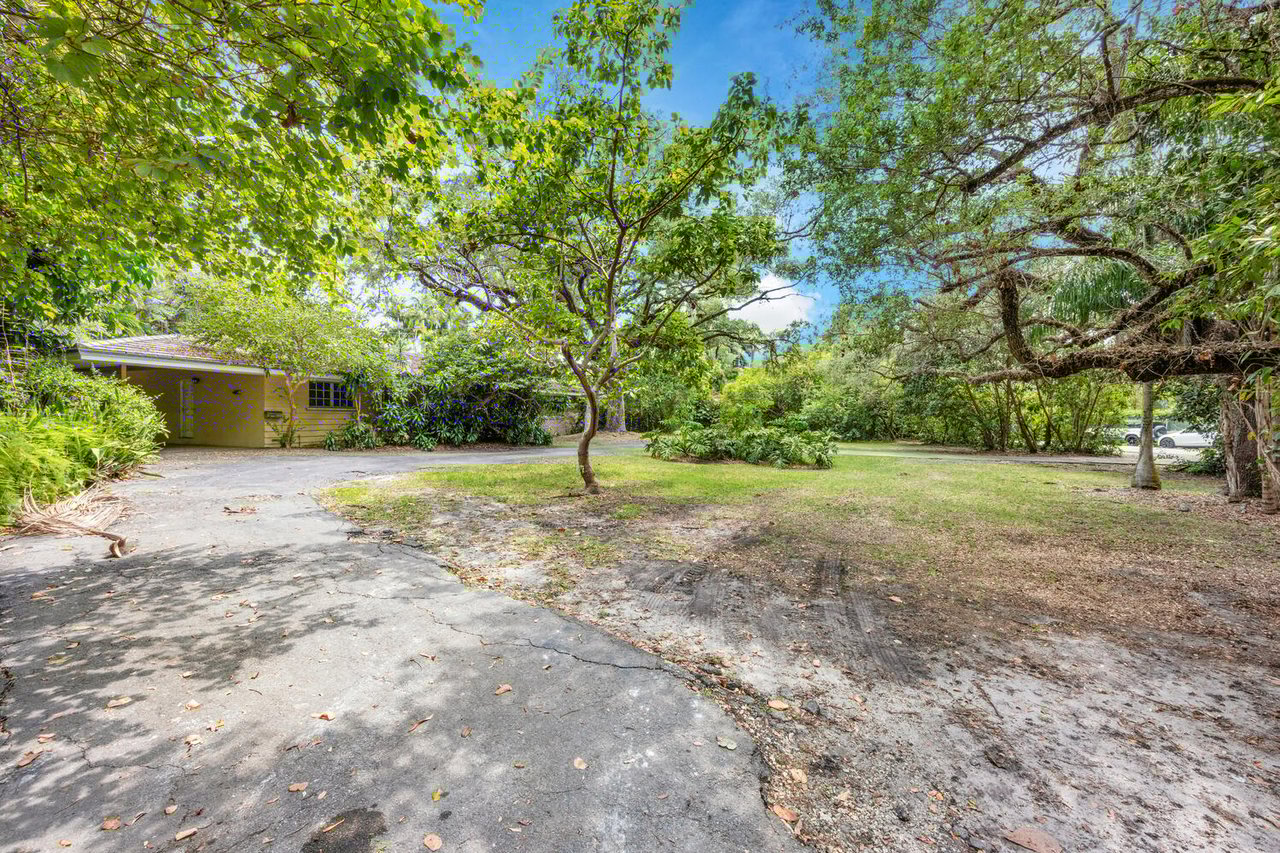 74,052 SQFT Lot in Coconut Grove