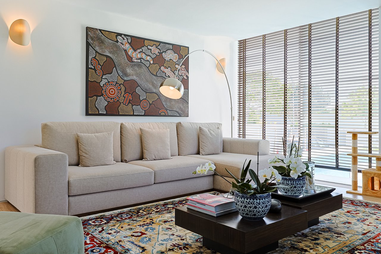 “The Green Villa” – Elegant Luxury Villa with Pool in Carnaxide, Oeiras