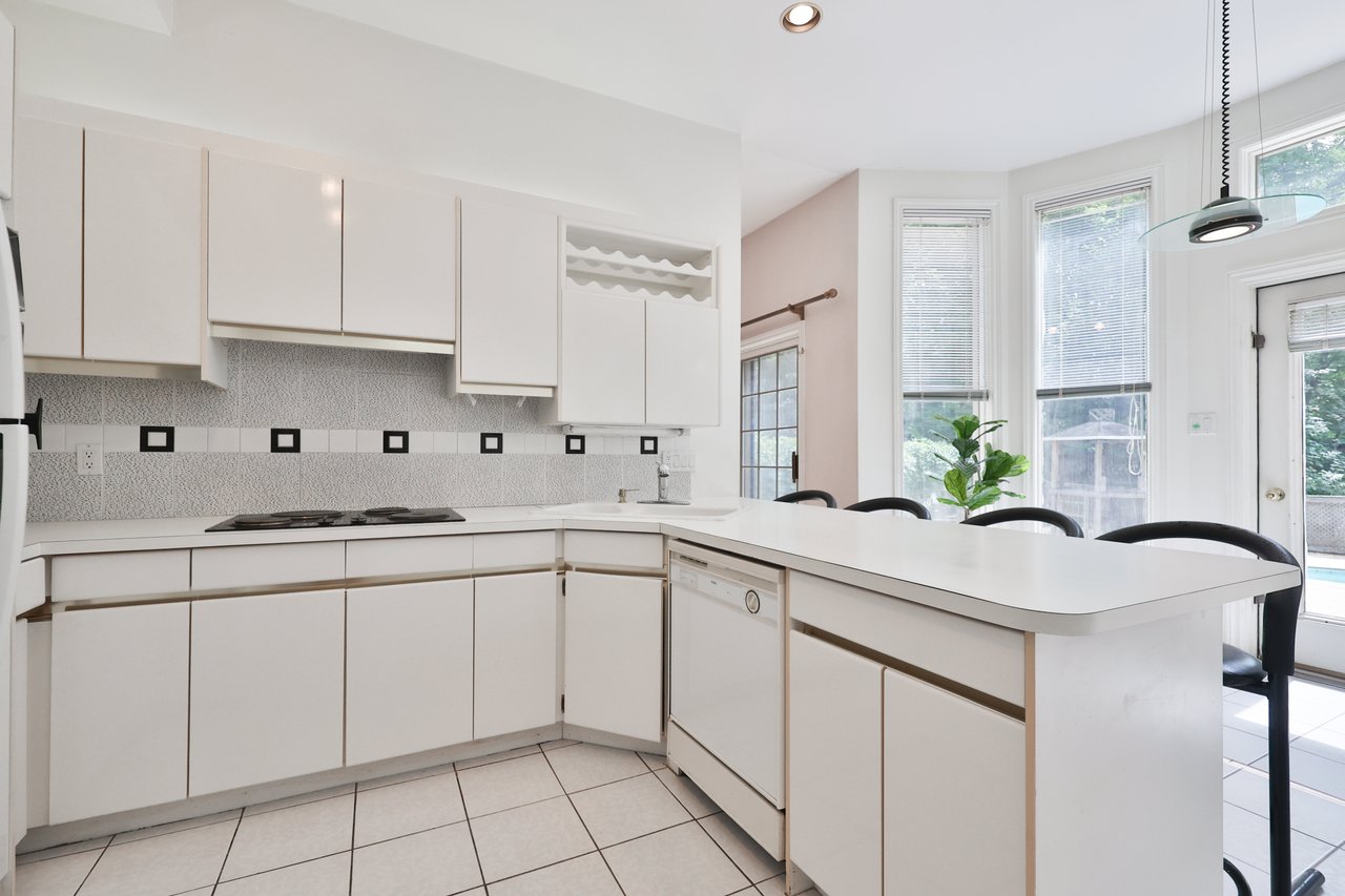 78 West River Street, Oakville
