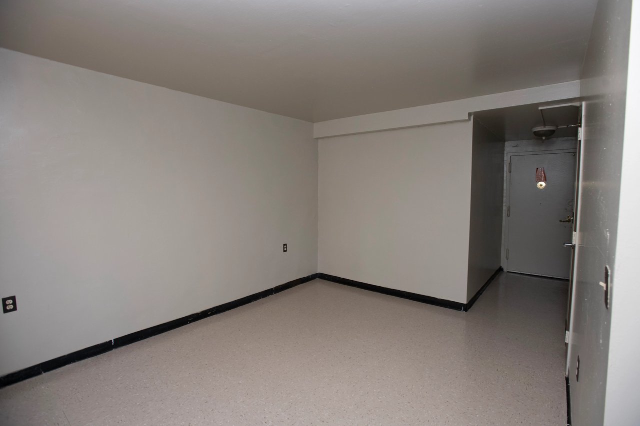 Vacant apartment unit in a Bay Area multifamily building showing how vacancy can affect property value and buyer underwriting