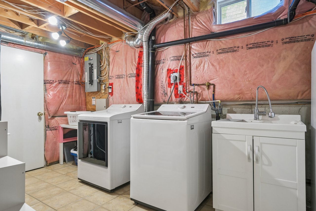 Spacious 3-Bedroom Detached Home in Westmount