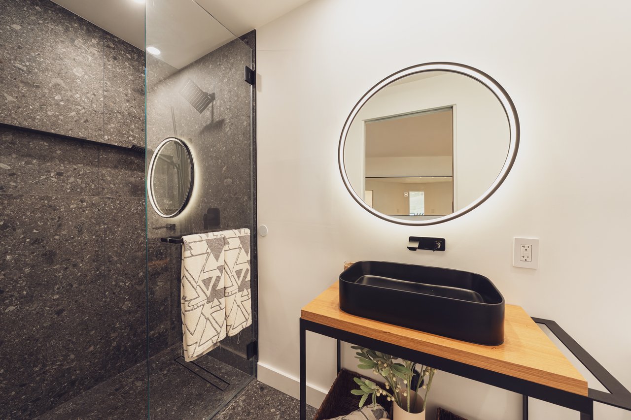 1235 N Kenter Ave, Brentwood