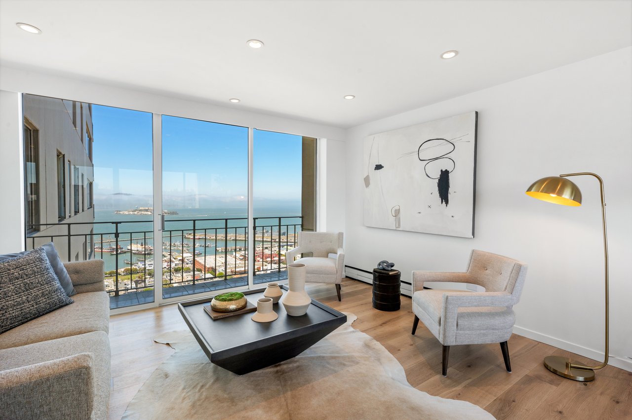 3-Bdrm View Apartment at 1080 Chestnut