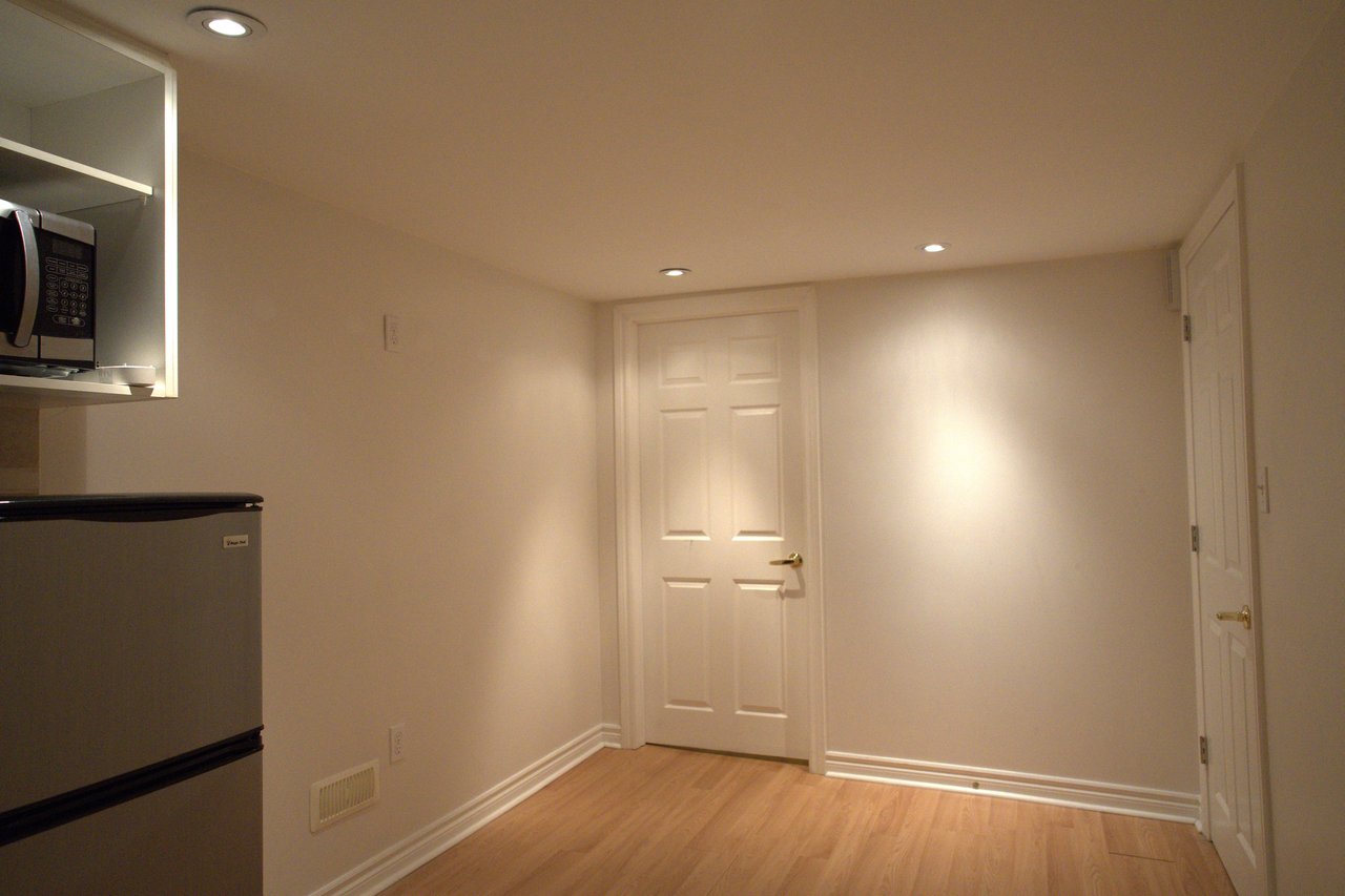 Baby Point Basement 1 Bedroom Unit 