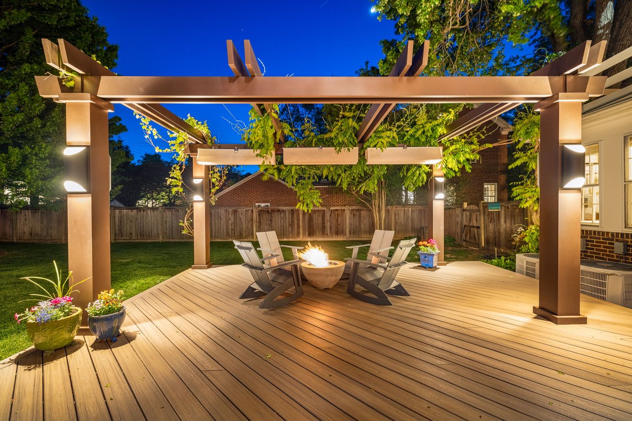 22 W OAK STREET
