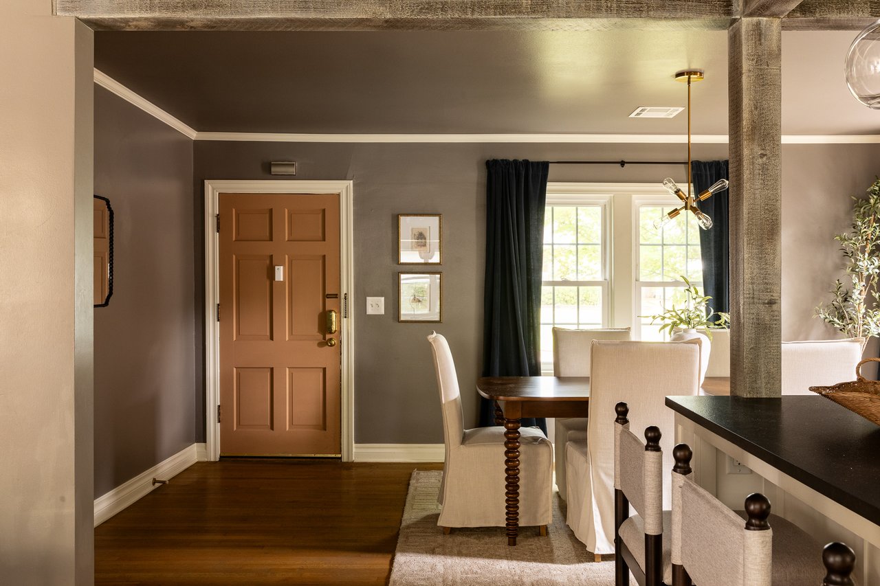 Entryway of Brookhaven Home listed by Jennifer Kragh Group