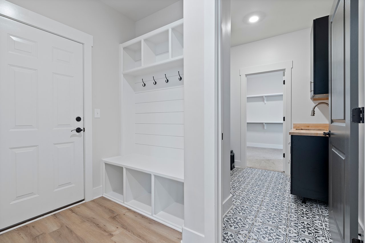 SPACE SPACE SPACE with a Luxury feel! Office AND Bonus Room!Office AND Bonus Room!