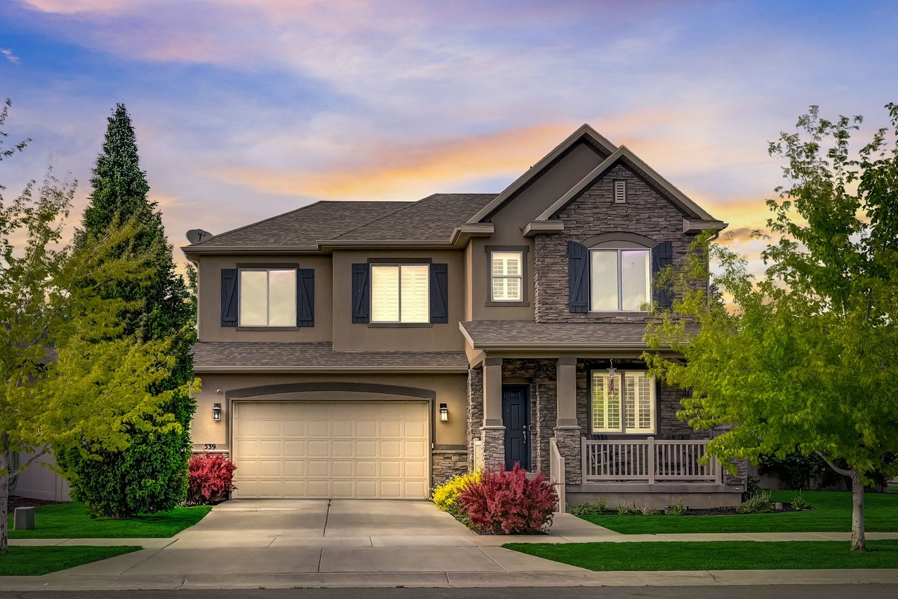 539 E Fireice Rose Ln