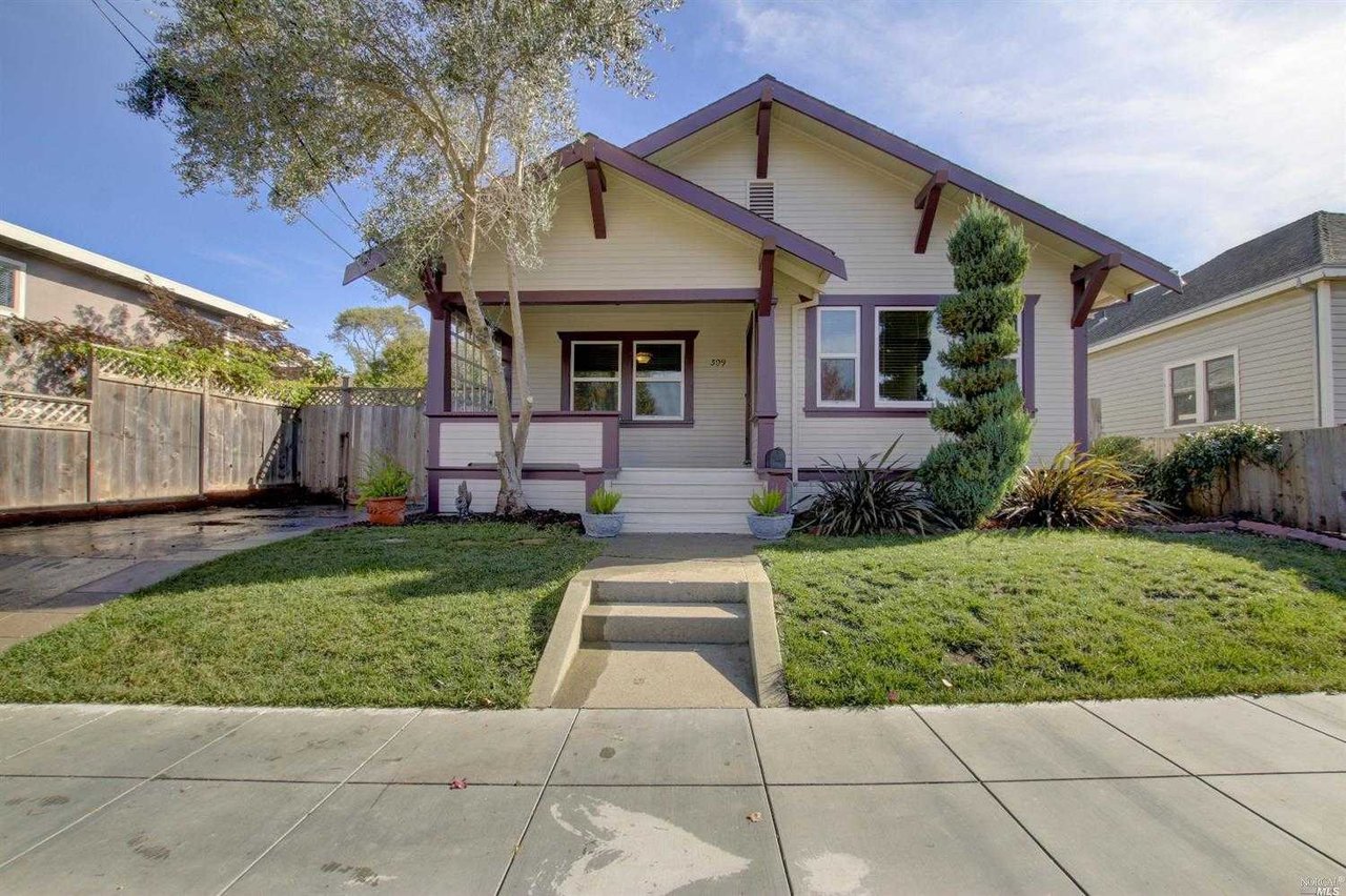 309 English St