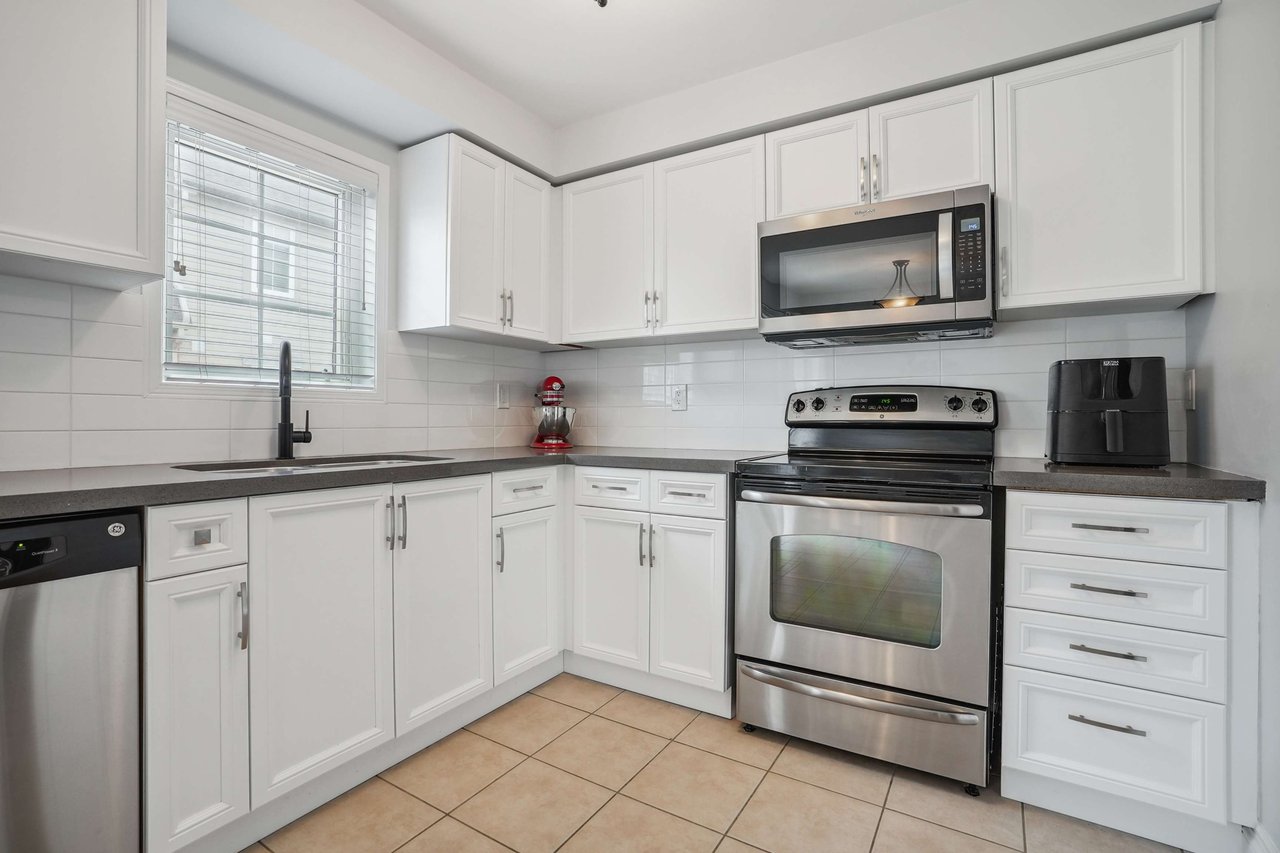 2-2360 Parkhaven Boulevard Unit: 2