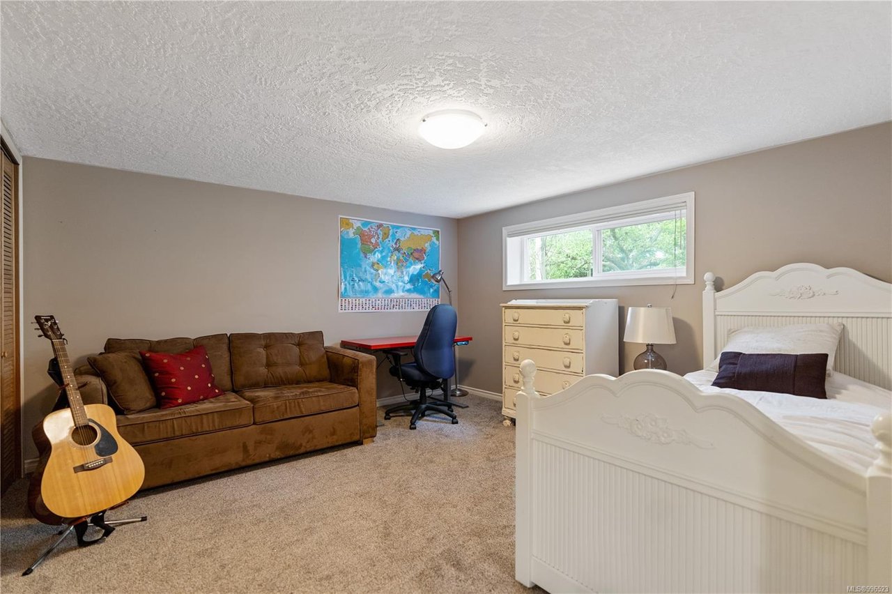 1228 Pearce Cres
