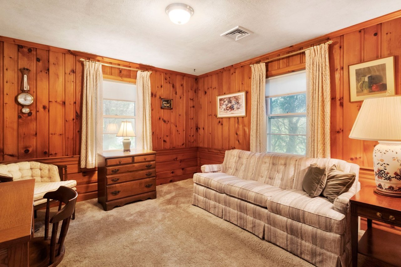 41 Lawrence Ln