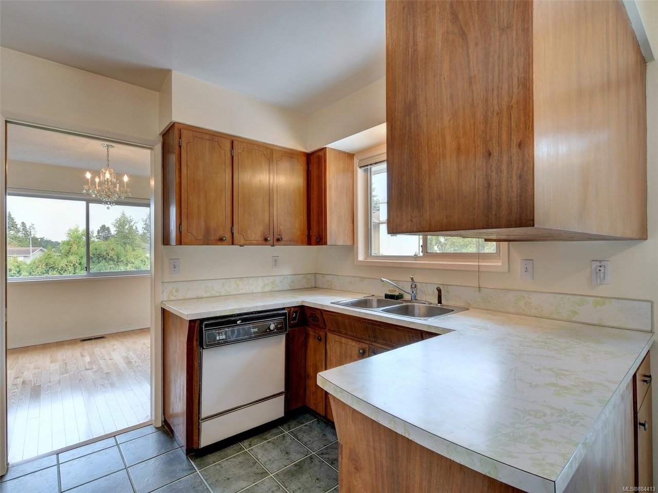4253 Thornhill Cres
