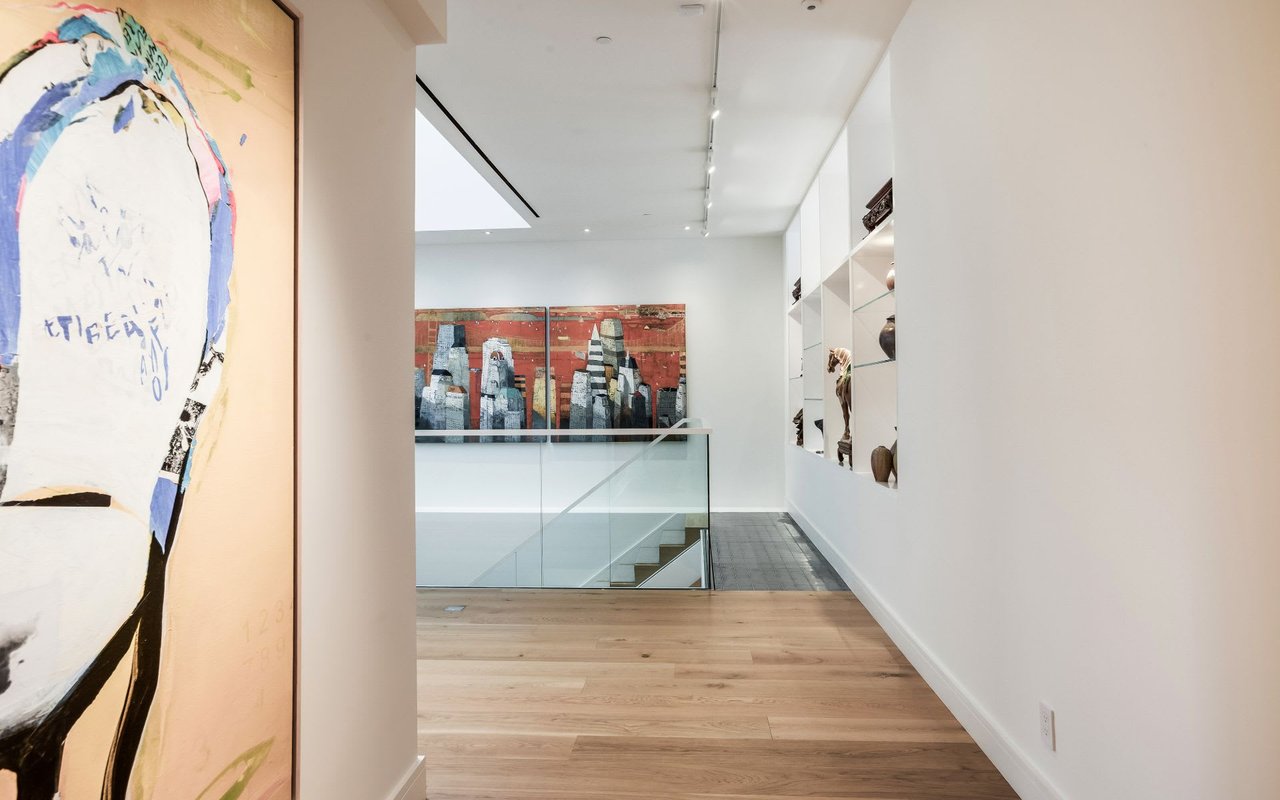 Two-Level Contemporary Nob Hill Apartment
