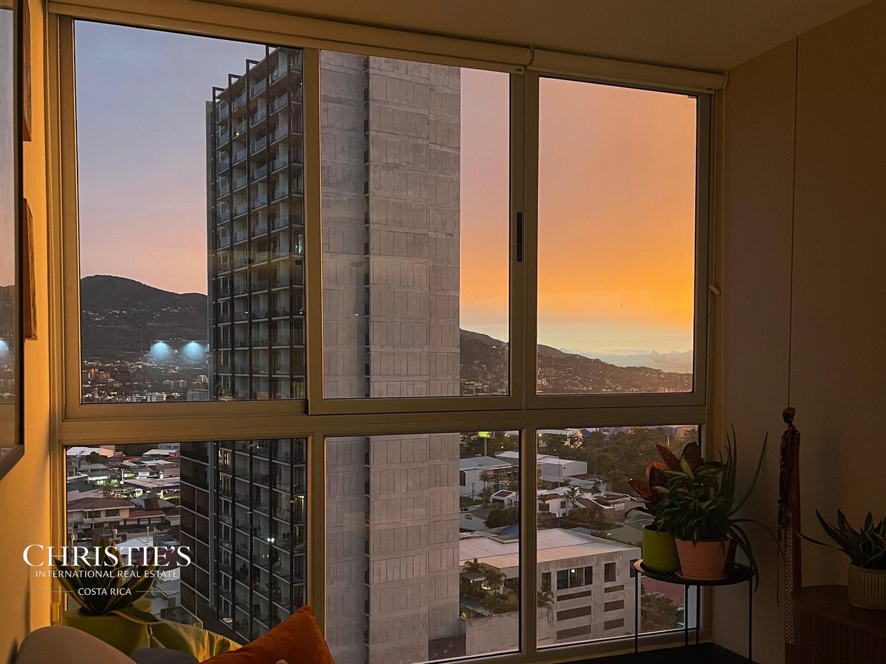 Contemporary 15th Floor Residence at U Nunciatura – Rohrmoser