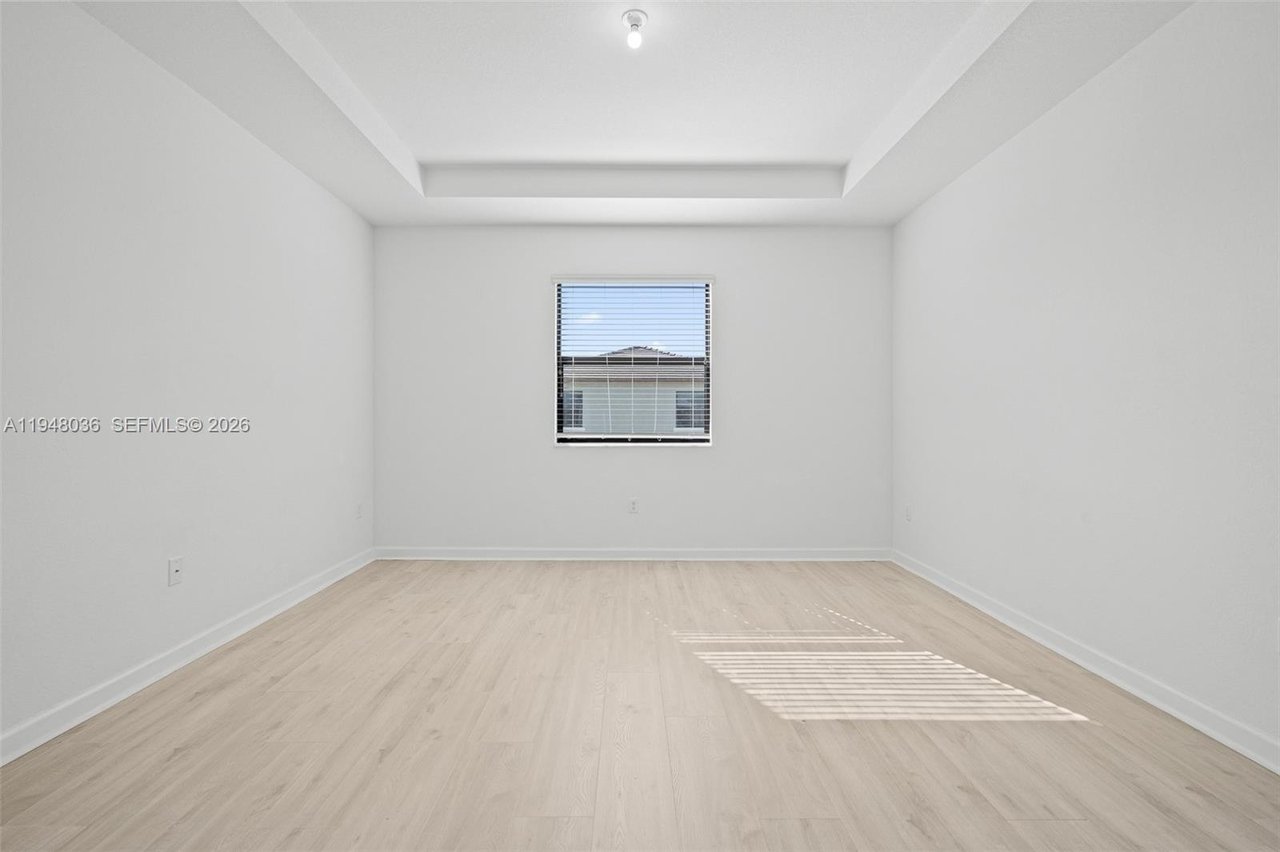 hialeah-home-for-sale-bedroom