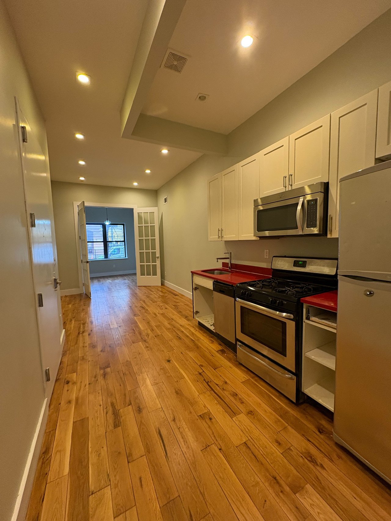 186 Wilson Avenue #1L