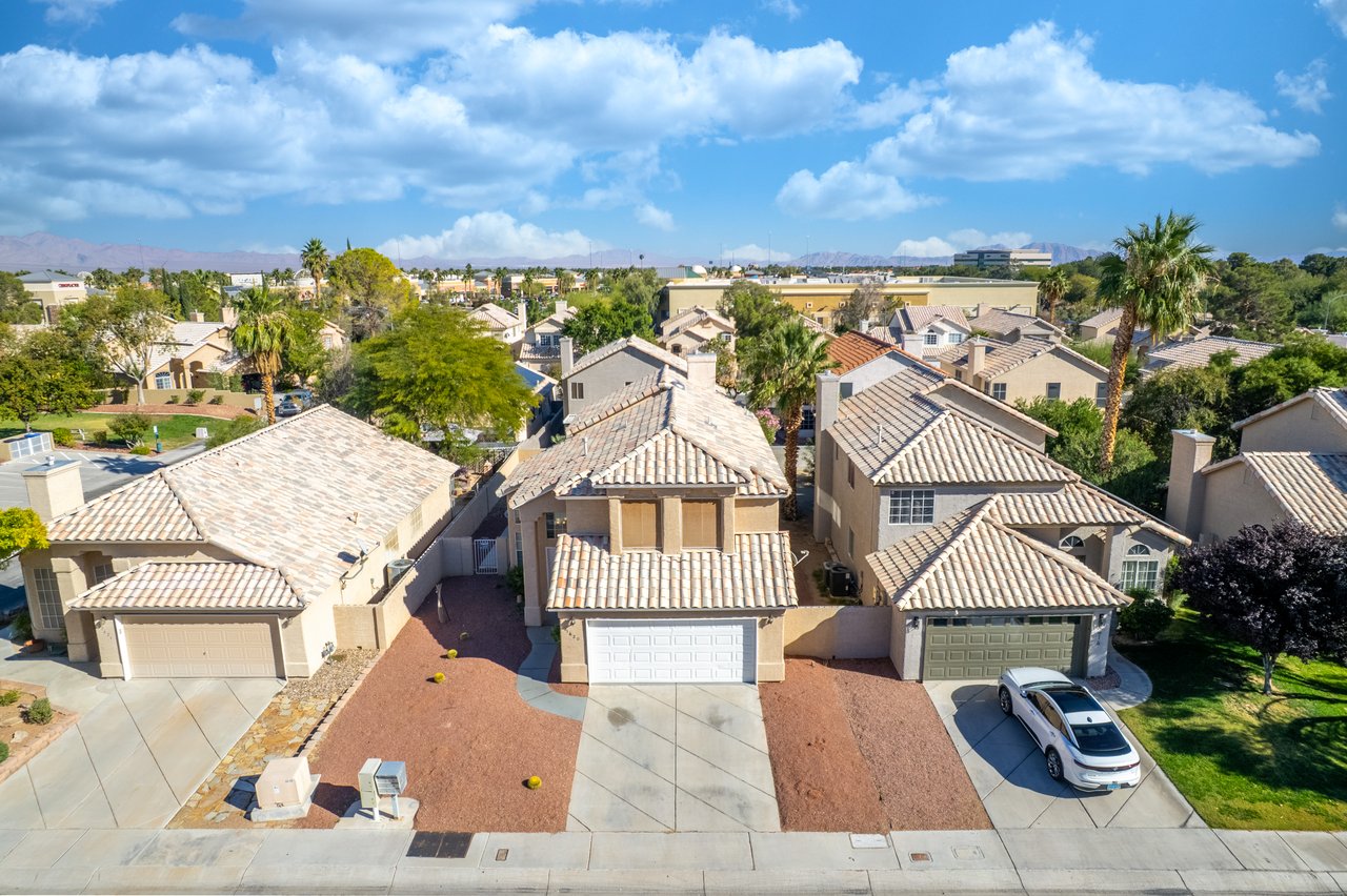 5620 Desert Creek Way